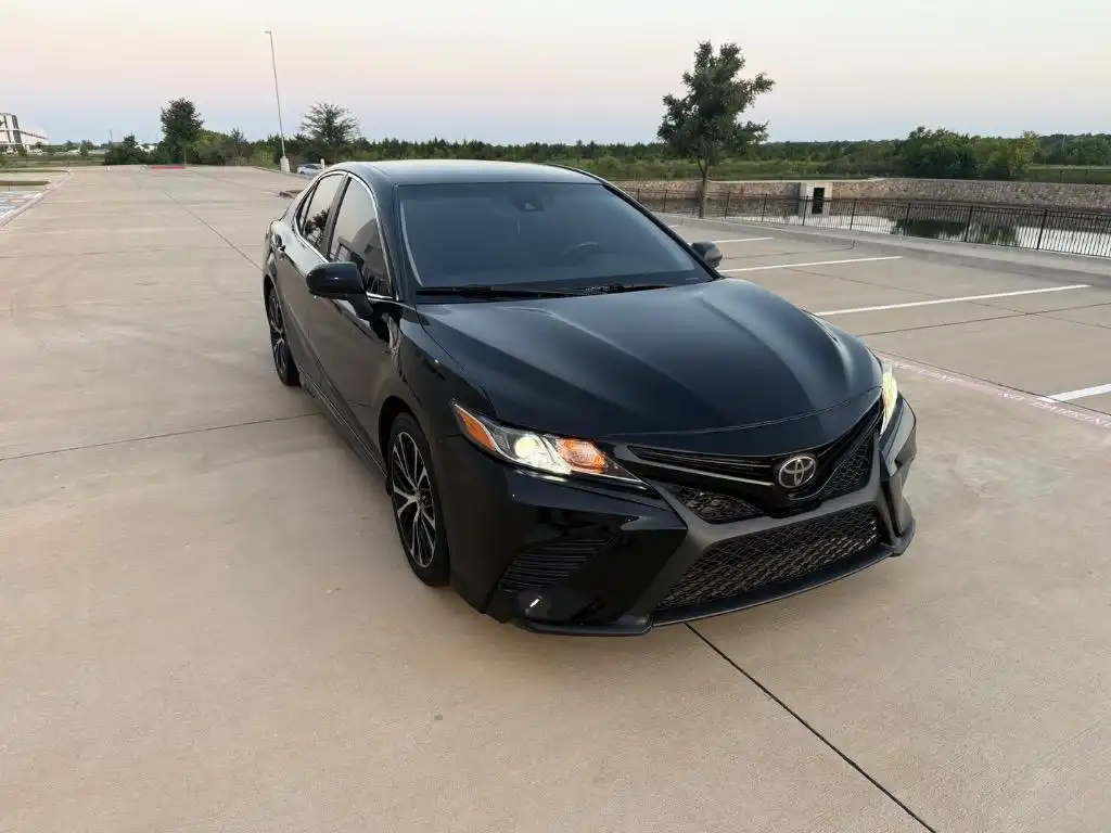 2019 Toyota Camry 2.5 Auto SE's photo