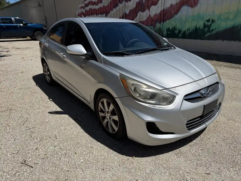2012 Hyundai Accent GLS 4-Door 6-Speed Automatic's photo