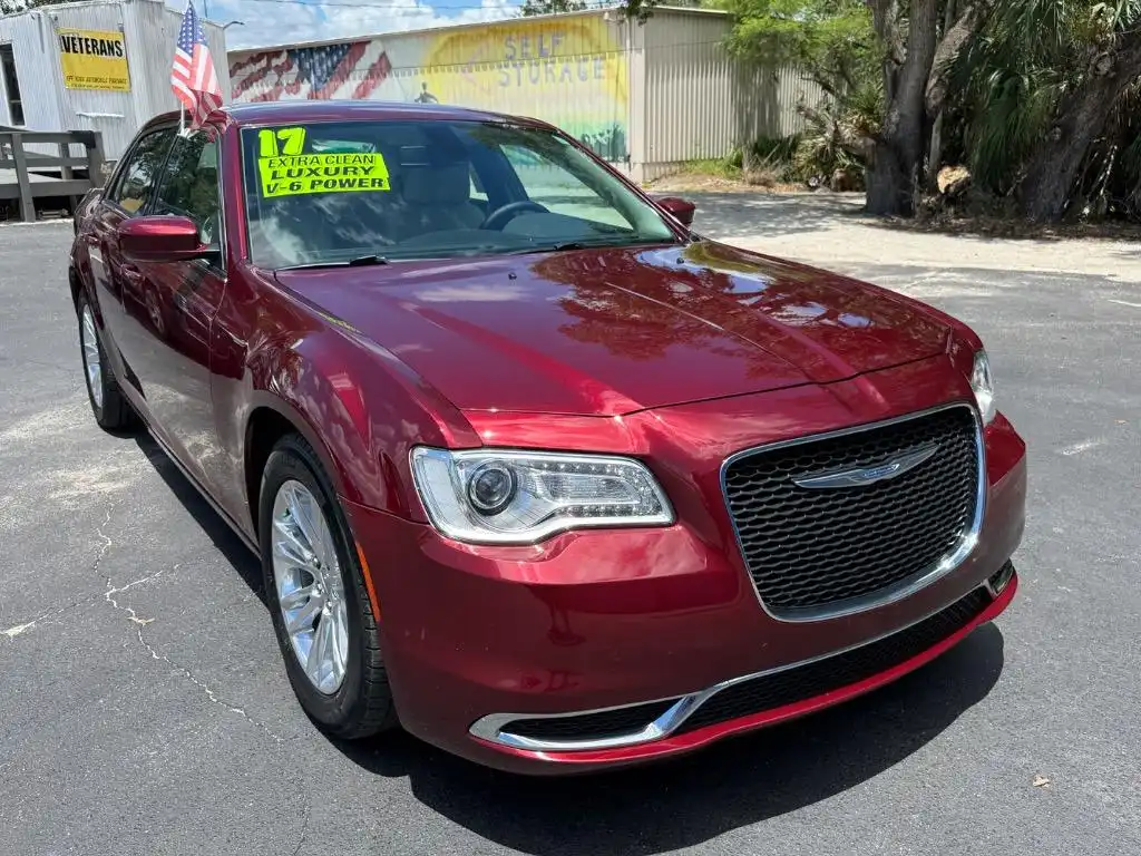 2017 Chrysler 300 Limited's photo