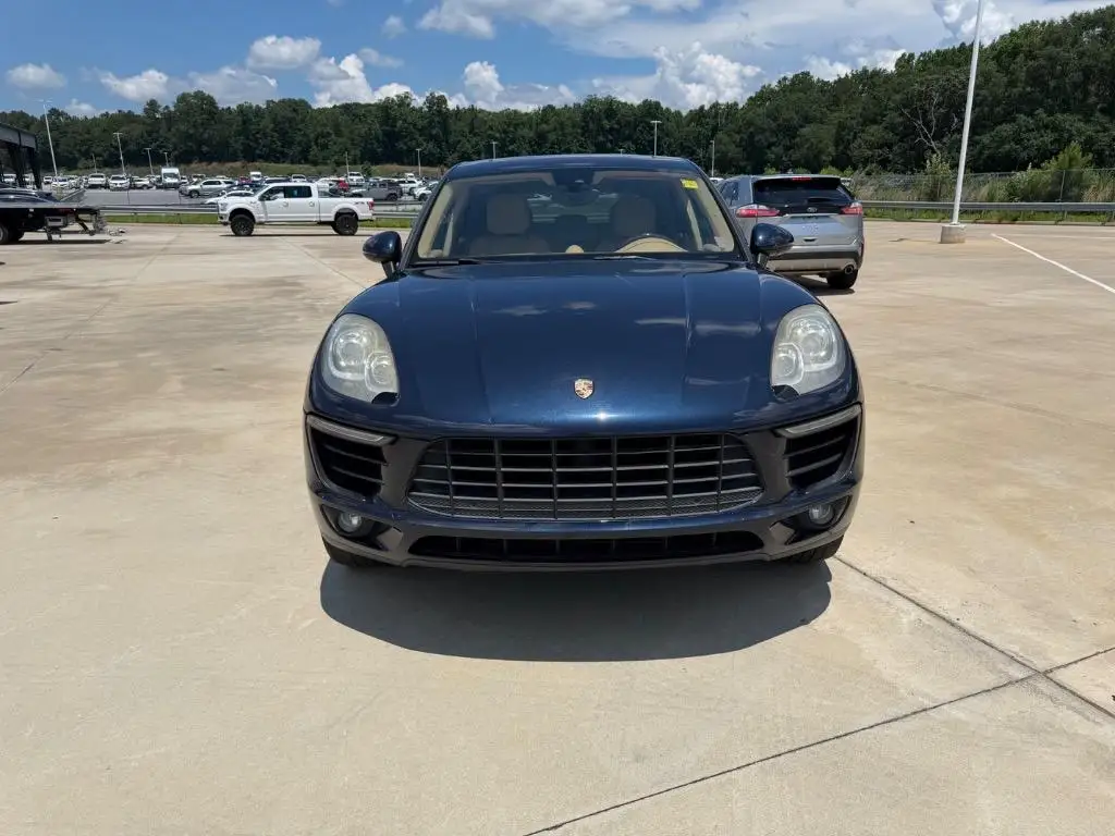 2017 Porsche Macan Base photo 1