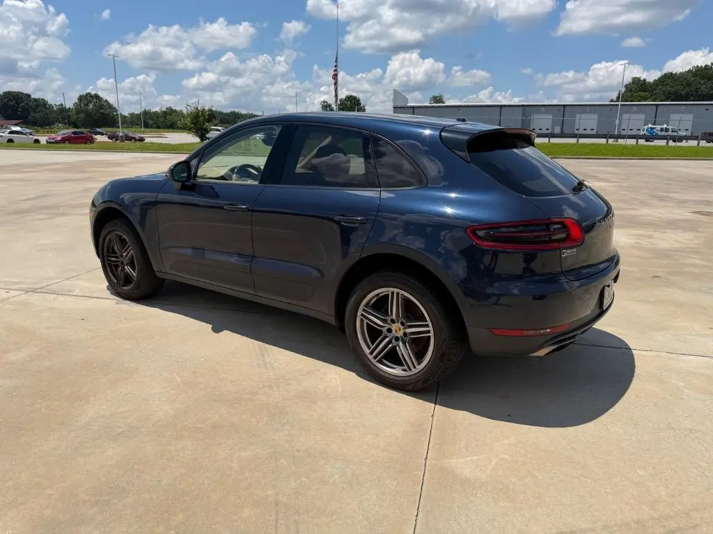 2017 Porsche Macan Base photo 4
