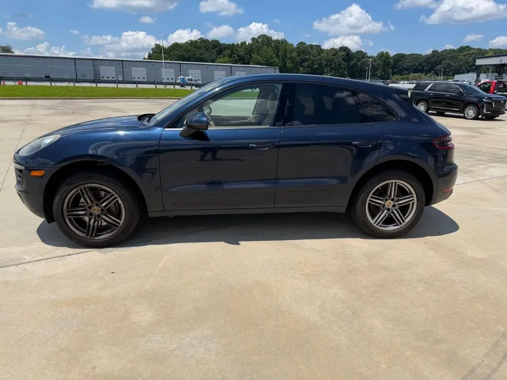 2017 Porsche Macan Base photo 3
