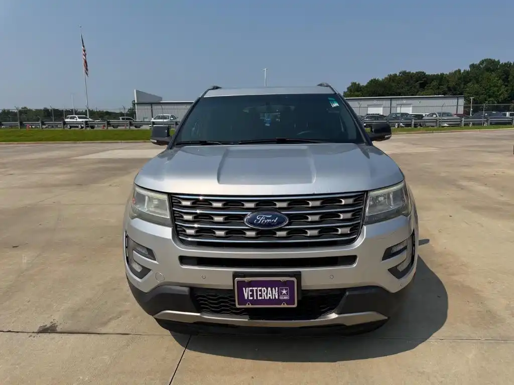 2017 Ford Explorer XLT 4WD's photo
