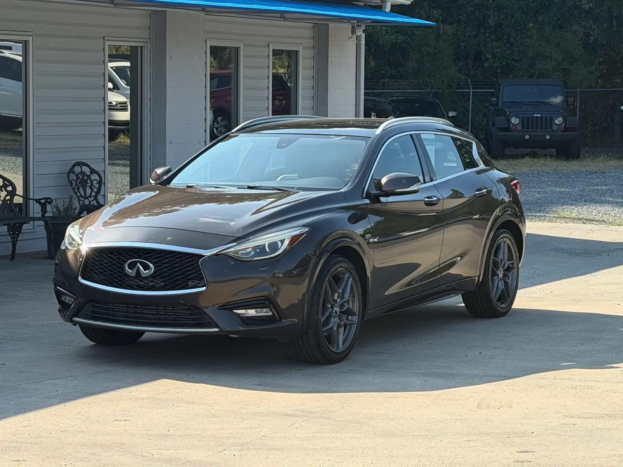 2017 INFINITI QX30 Premium's photo