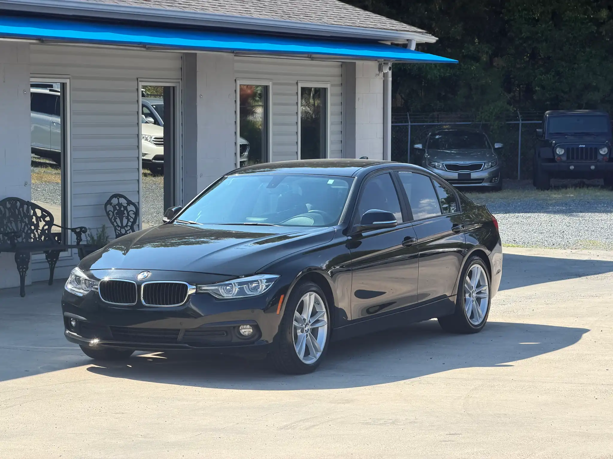 2017 BMW 3 Series 320i Sedan's photo