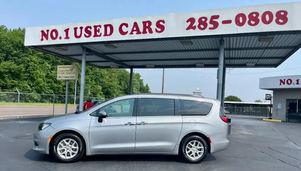 2021 Chrysler Voyager LXI's photo