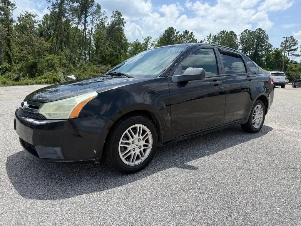2011 Ford Focus SE's photo
