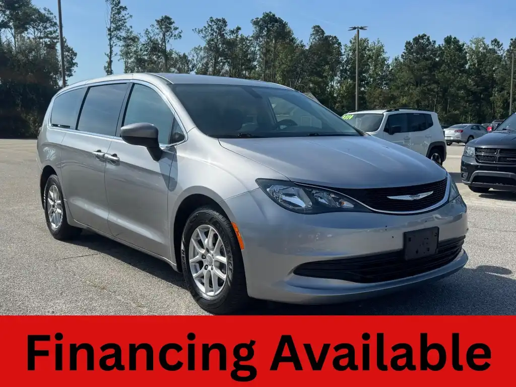 2017 Chrysler Pacifica Touring's photo