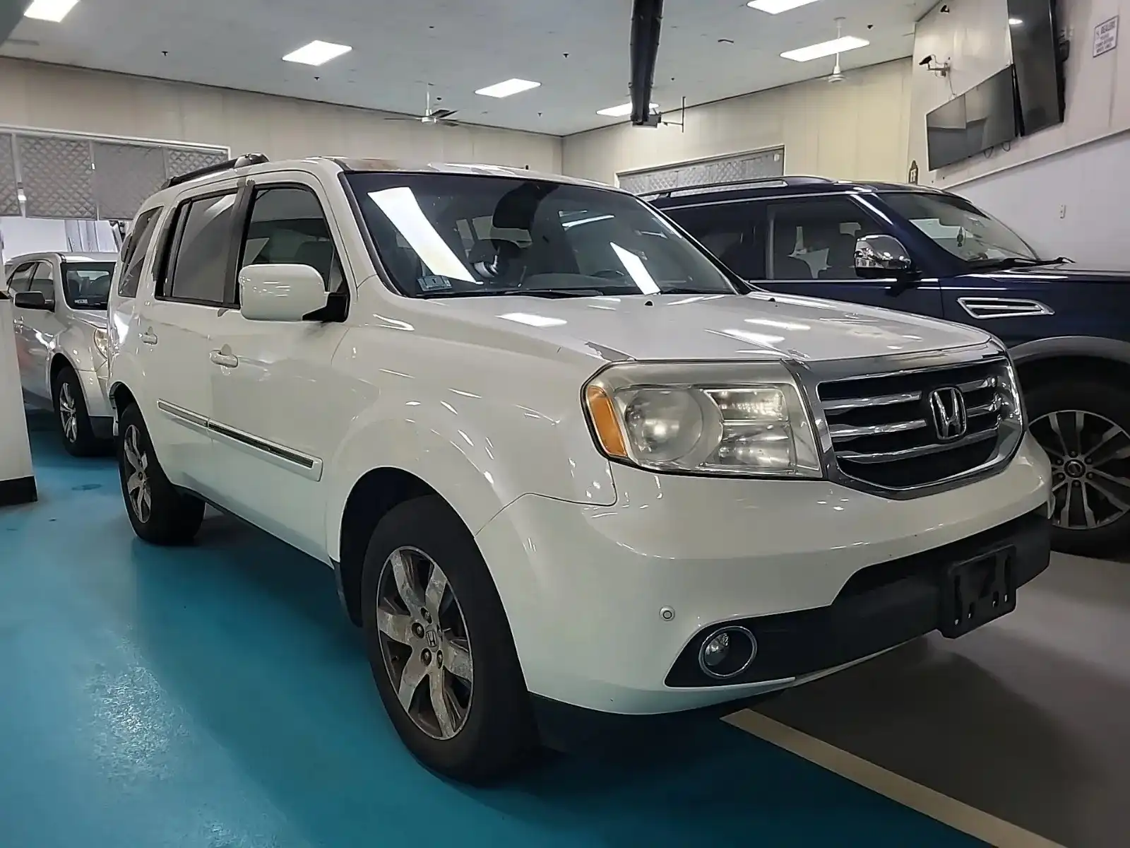 2012 Honda Pilot Touring 4WD Navigation RES's photo