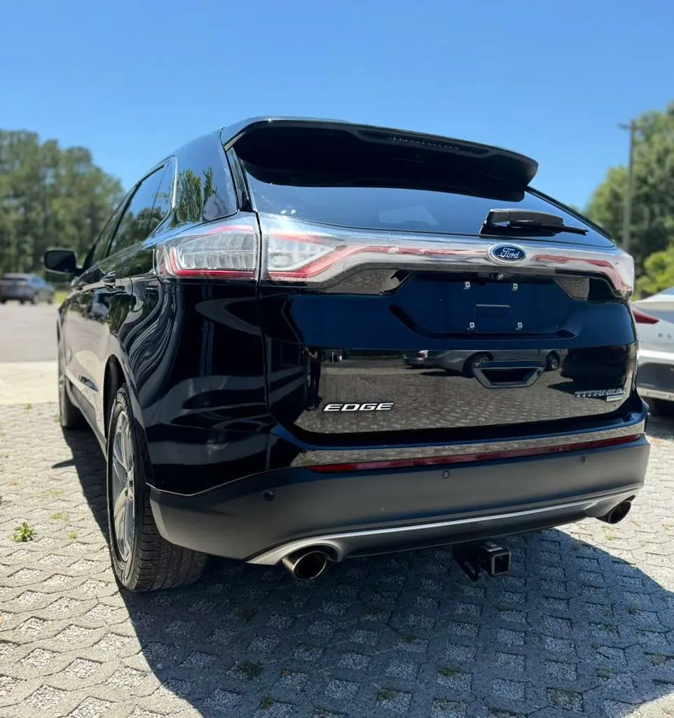 2017 Ford Edge Titanium photo 5