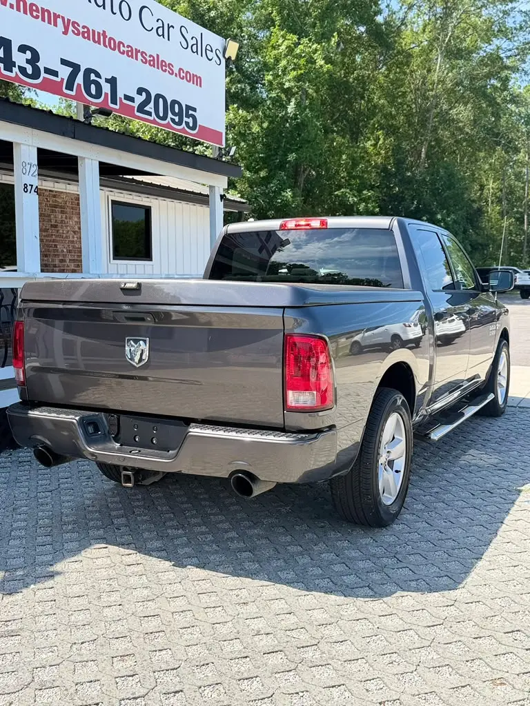 2015 RAM 1500 Express Crew Cab photo 4