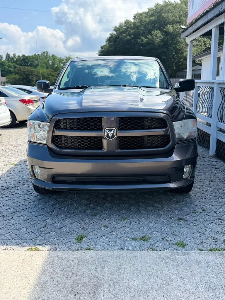 2015 RAM 1500 Express Crew Cab photo 3