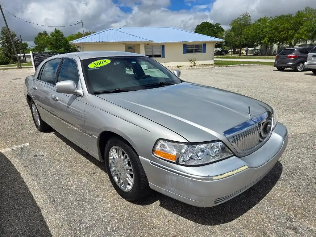 2008 Lincoln Town Car Signature Limited's photo