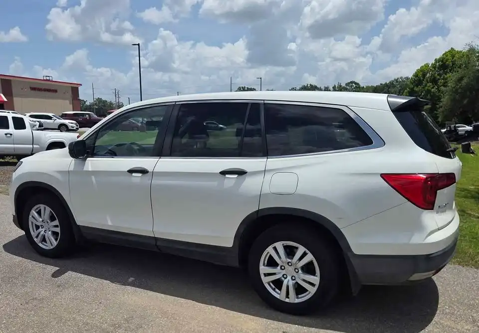 2016 Honda Pilot 2WD LX's photo