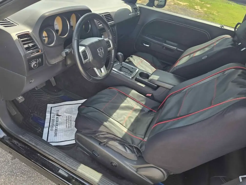 2012 Dodge Challenger SXT photo 4
