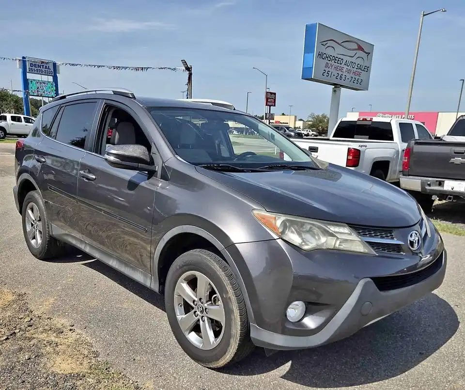 2015 Toyota RAV4 XLE's photo