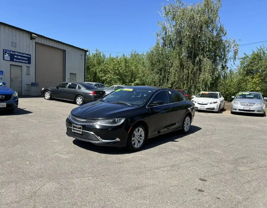 2016 Chrysler 200 Limited's photo