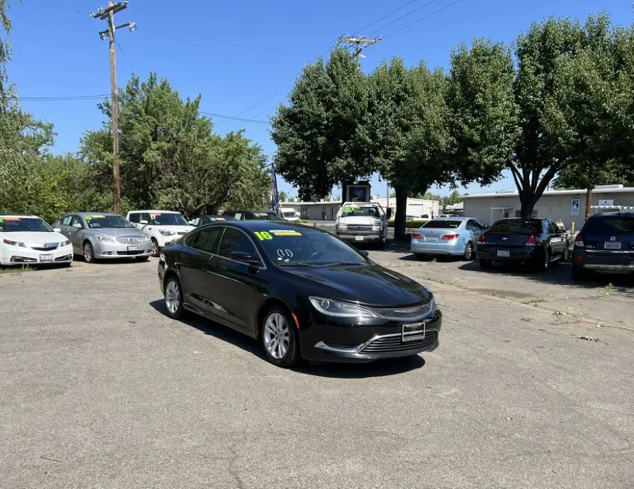 2016 Chrysler 200 Limited photo 3