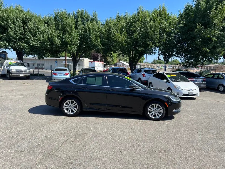 2016 Chrysler 200 Limited photo 4