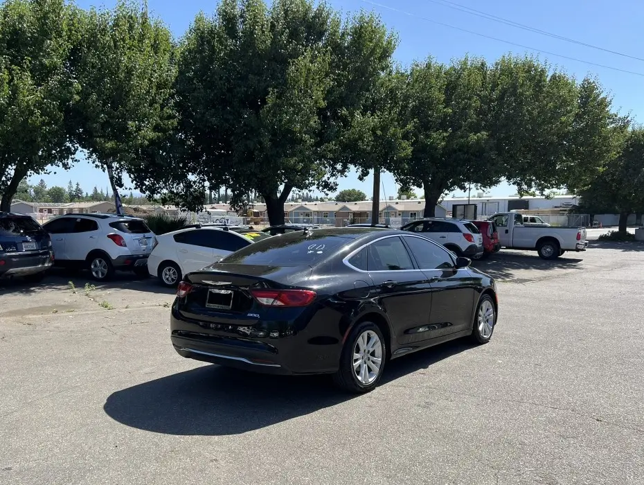 2016 Chrysler 200 Limited photo 5
