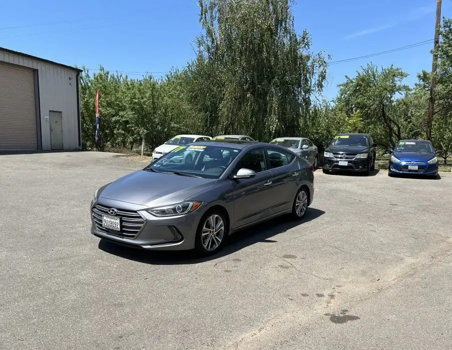 2017 Hyundai Elantra 2.0 Limited A/T PZEV's photo