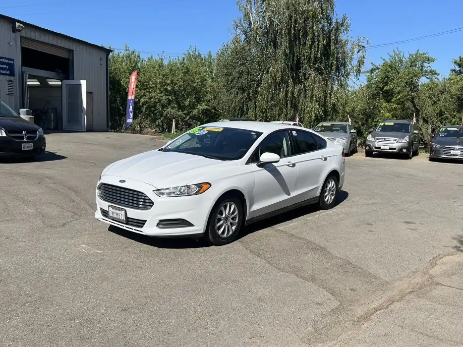 2016 Ford Fusion S FWD's photo