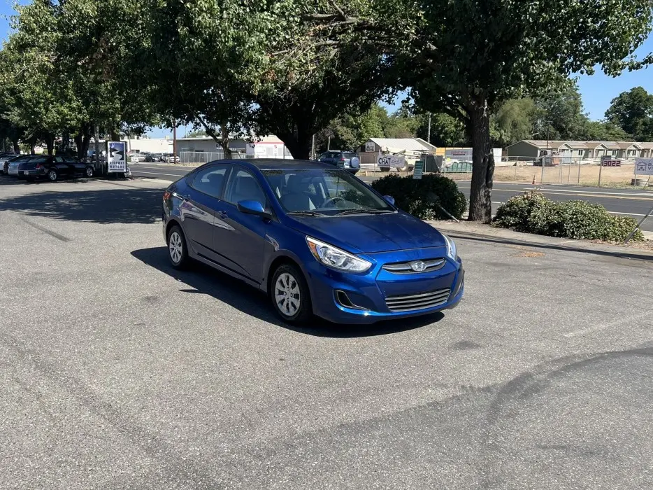 2015 Hyundai Accent GLS 4-Door 6-Speed Automatic photo 3