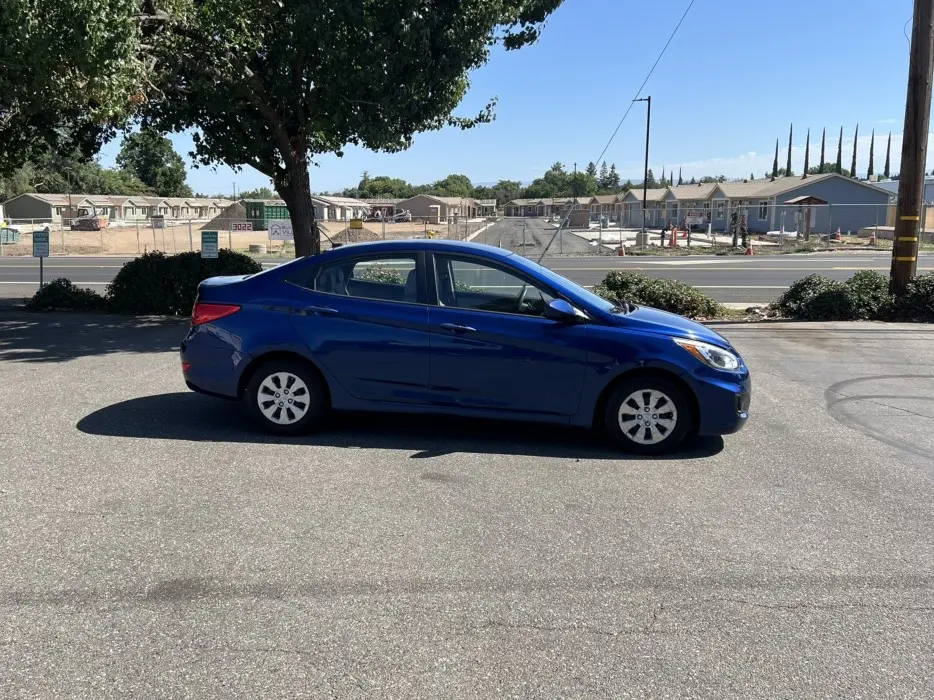 2015 Hyundai Accent GLS 4-Door 6-Speed Automatic photo 4