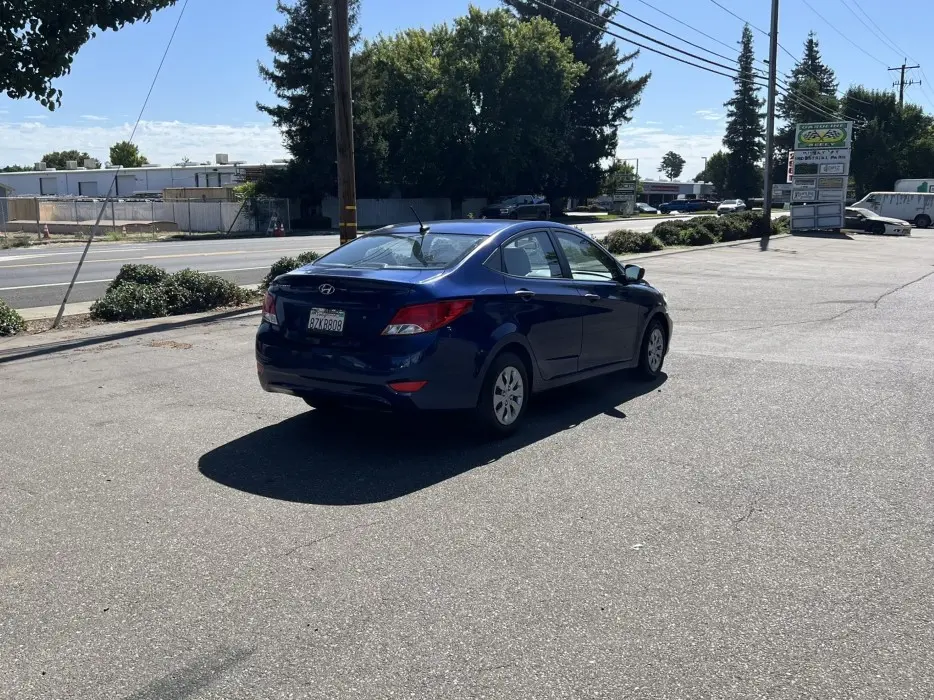 2015 Hyundai Accent GLS 4-Door 6-Speed Automatic photo 5