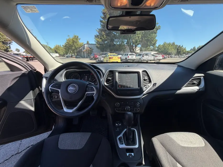 2014 Jeep Cherokee Latitude 4X4 photo 5