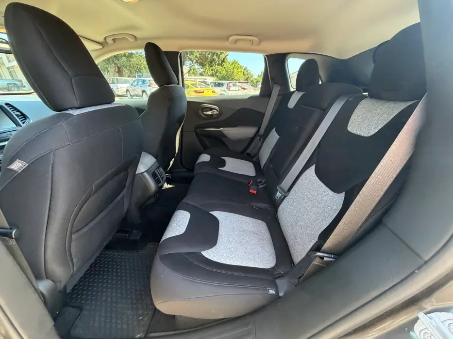2014 Jeep Cherokee Latitude 4X4 photo 4