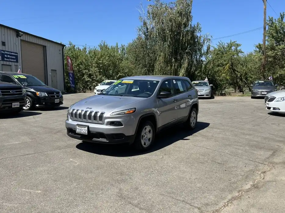 2017 Jeep Cherokee Sport's photo
