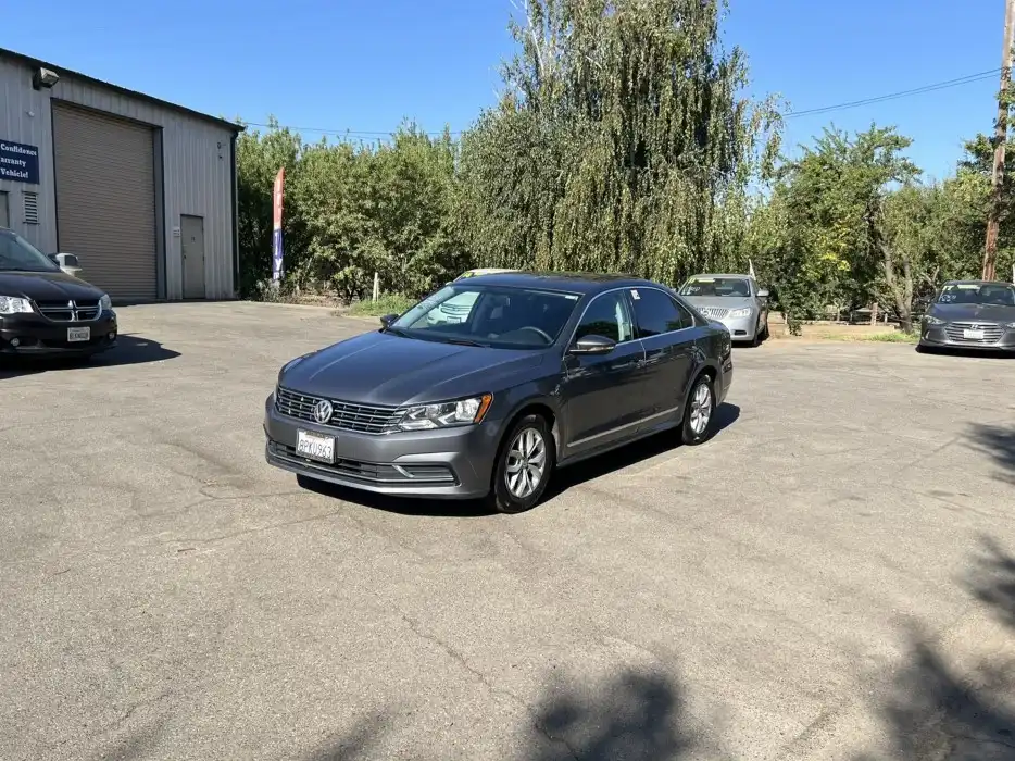 2017 Volkswagen Passat 1.8T S Auto's photo