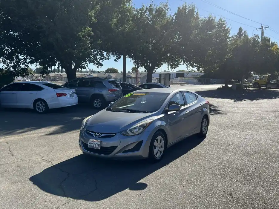 2016 Hyundai Elantra 1.8 SE M T's photo