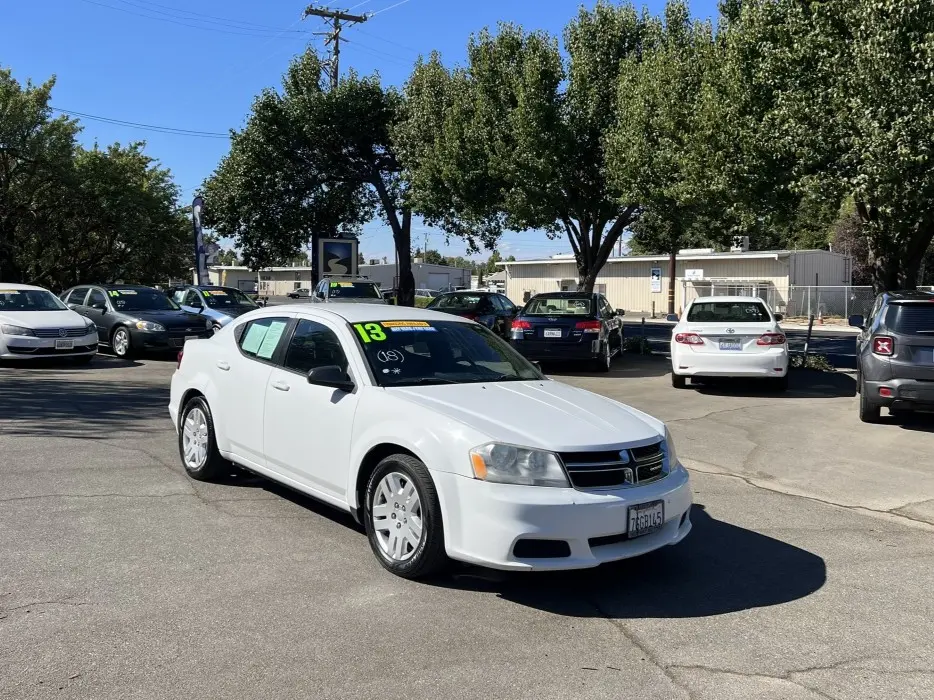 2013 Dodge Avenger SE photo 3