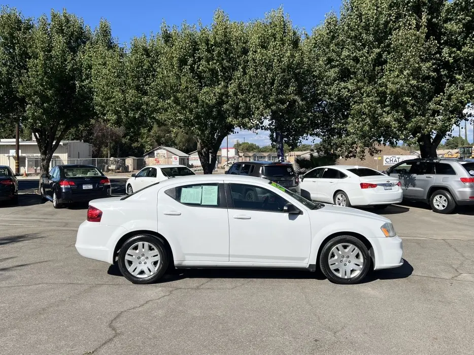 2013 Dodge Avenger SE photo 4