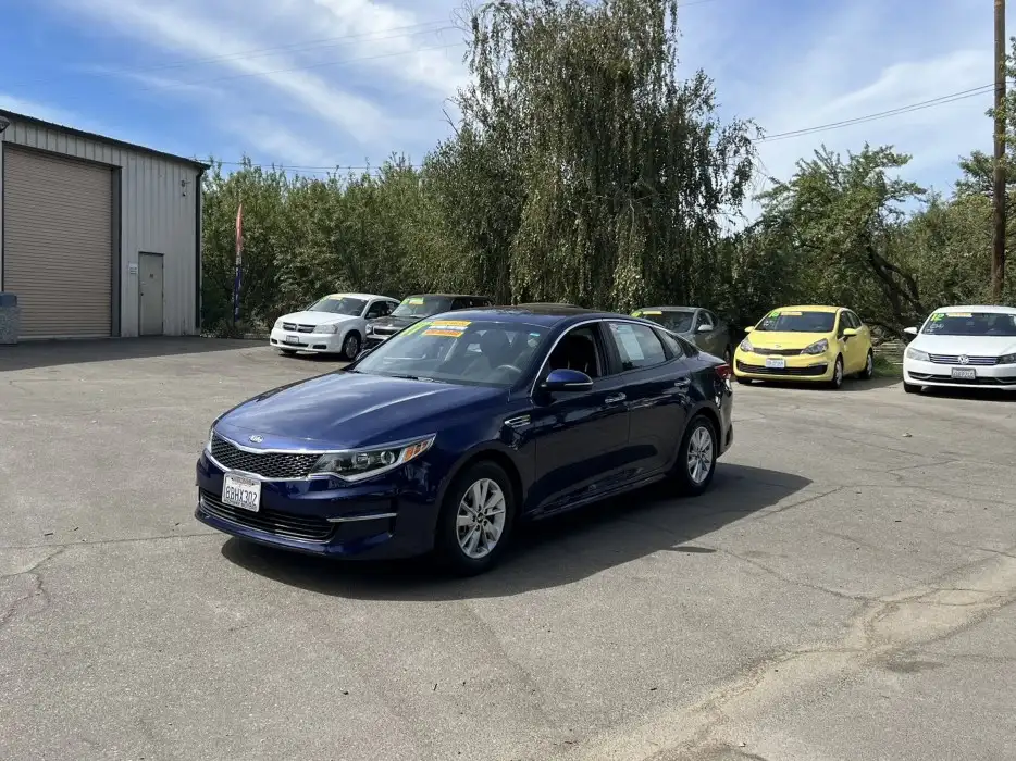 2017 Kia Optima LX Auto's photo