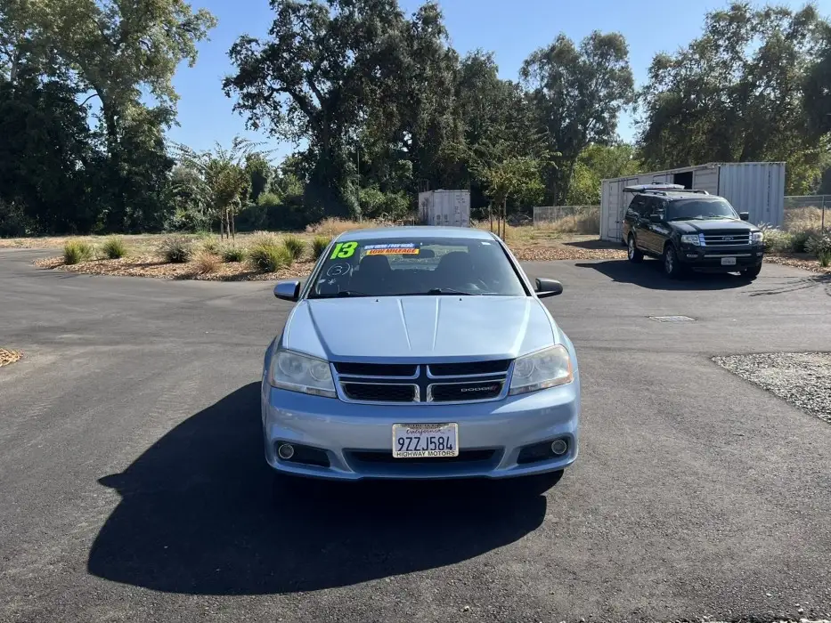 2013 Dodge Avenger SXT photo 1