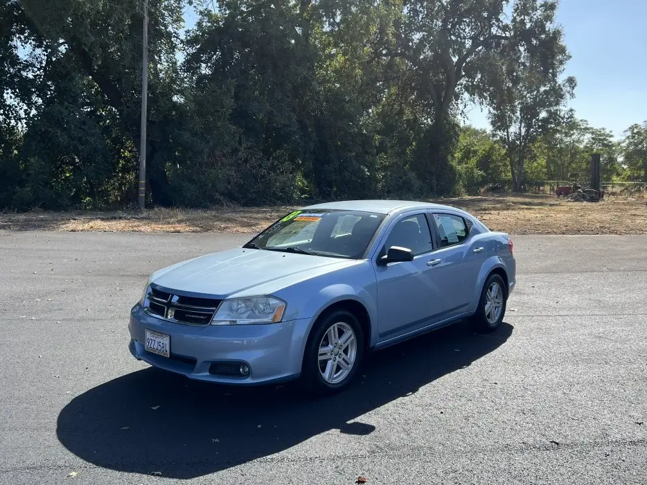 2013 Dodge Avenger SXT photo 5