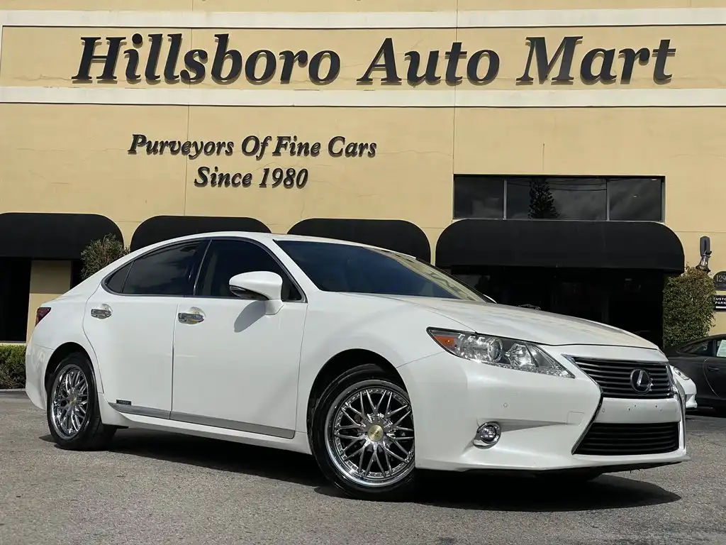 2015 Lexus ES 350 300h's photo