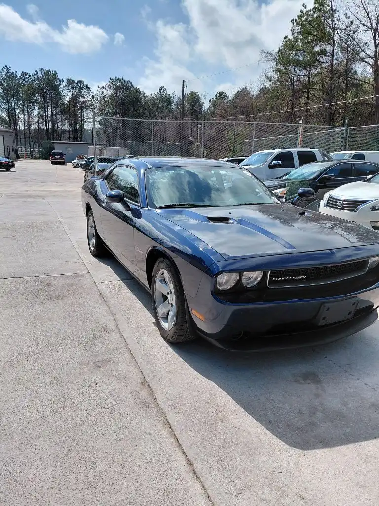 2013 Dodge Challenger SXT's photo