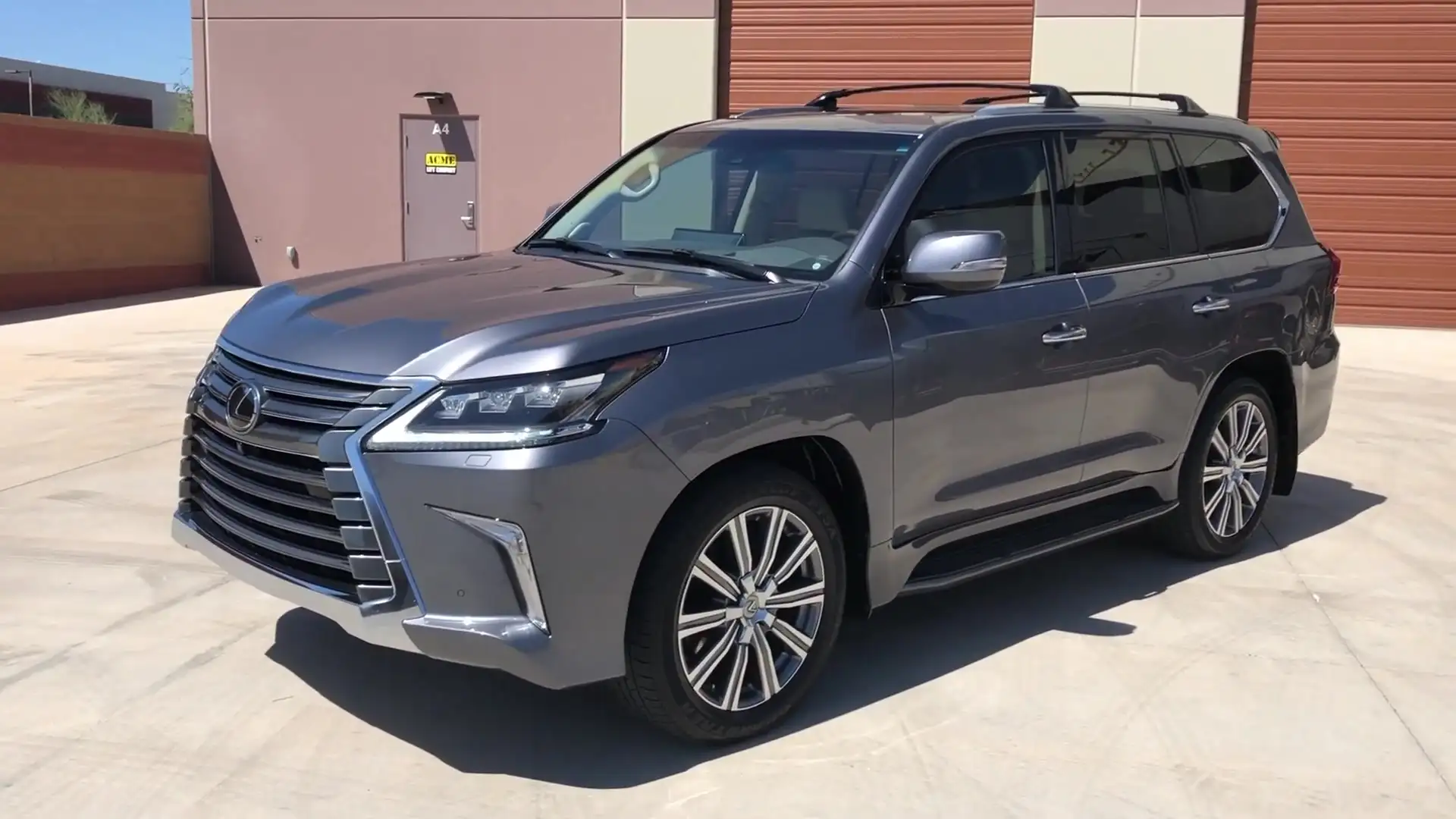 2016 Lexus LX 600 570's photo
