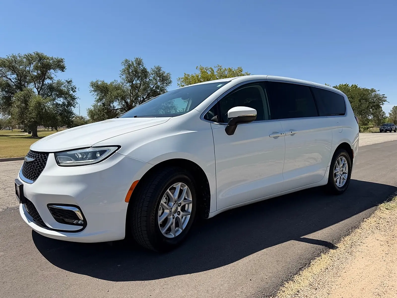 2023 Chrysler Pacifica Touring L photo 4