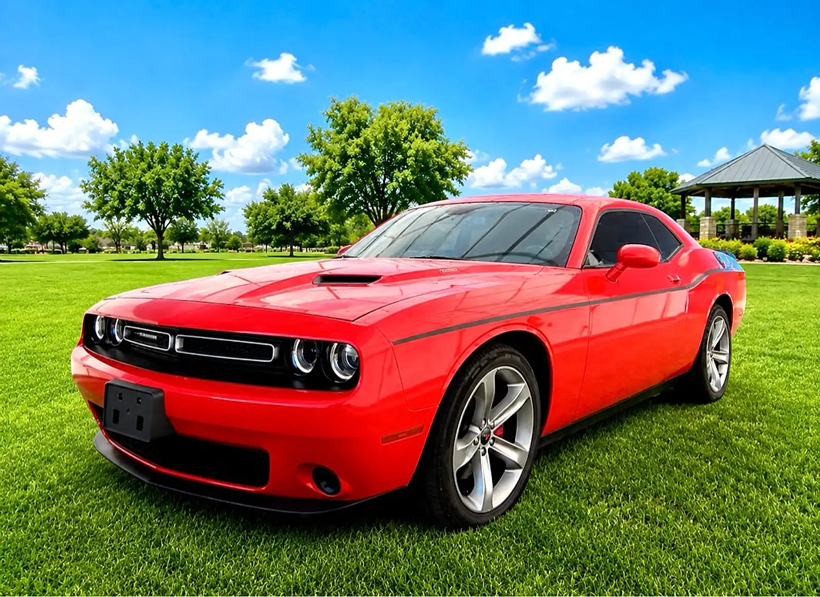2015 Dodge Challenger SXT's photo