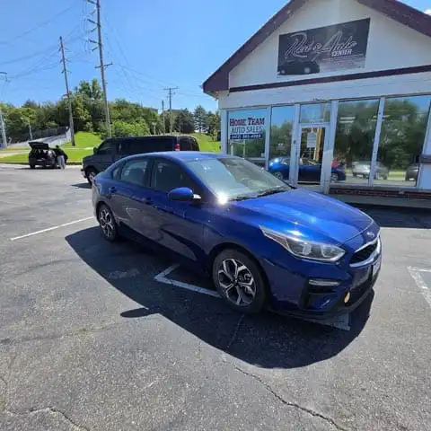 2021 Kia Forte LXS Auto's photo