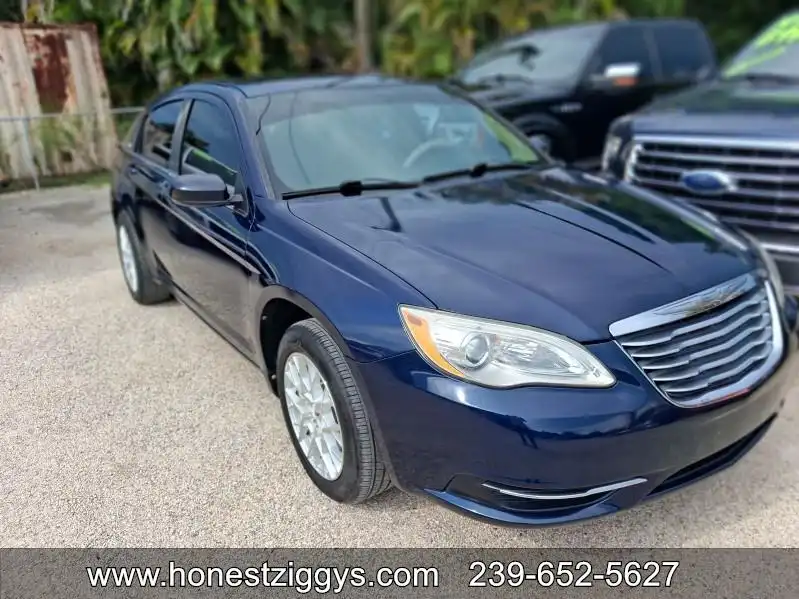 2011 Chrysler 200 Touring's photo