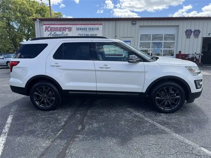 2017 Ford Explorer XLT 4WD's photo