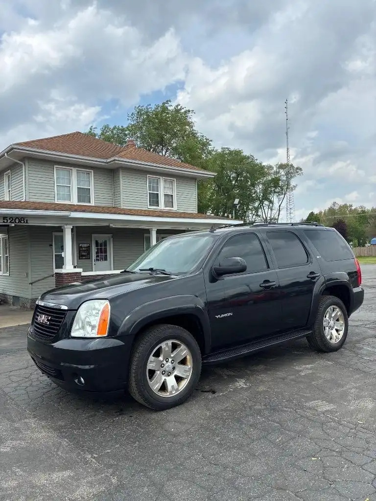 2011 GMC Yukon 4WD SLT's photo