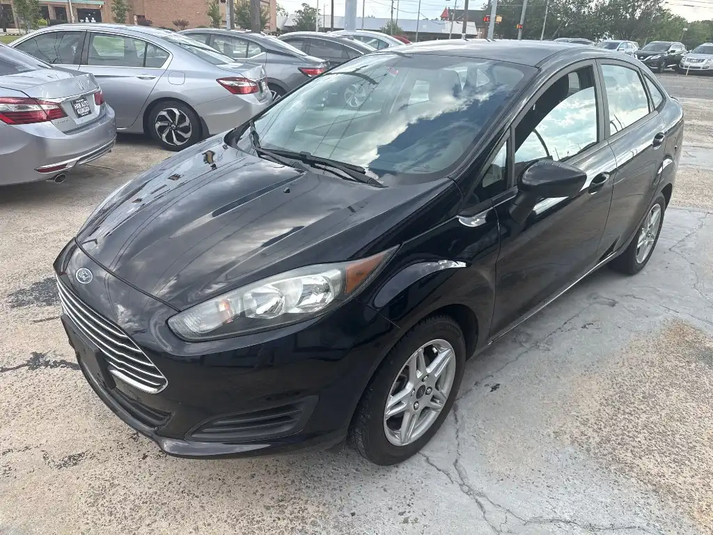 2018 Ford Fiesta SE Sedan's photo