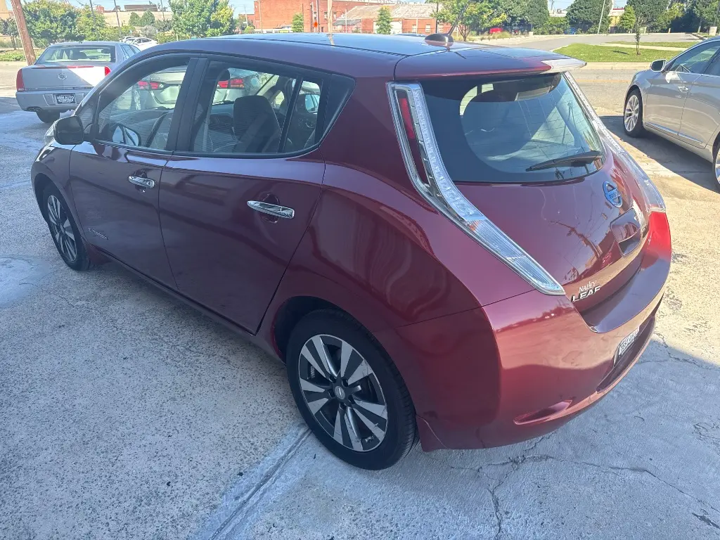 2015 Nissan Leaf SL photo 3
